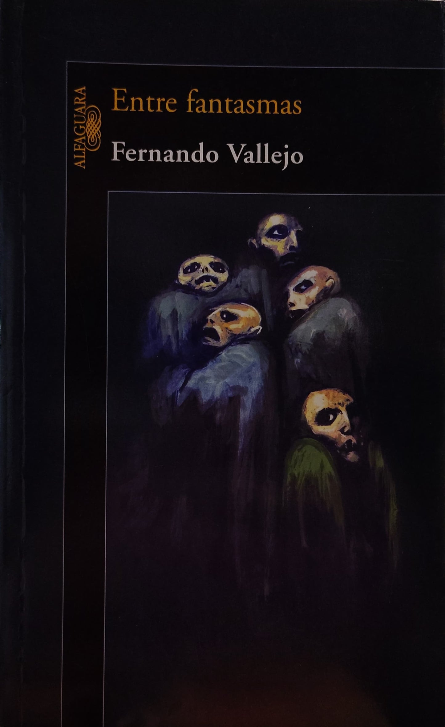 ENTRE FANTASMAS